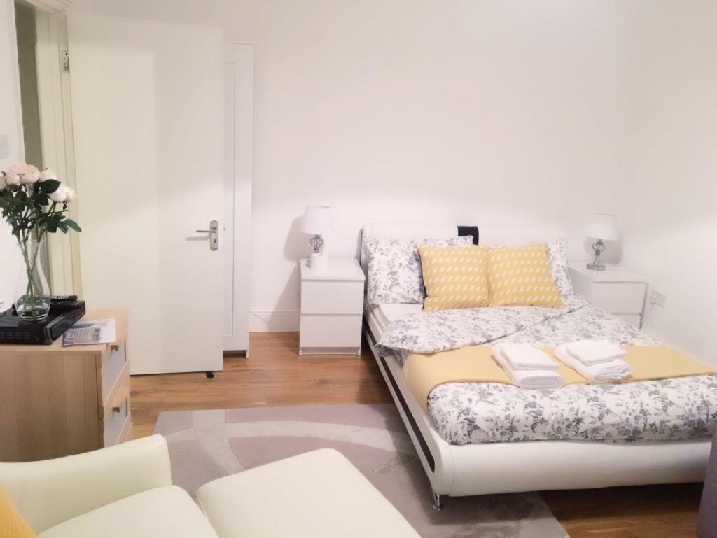 Abbey Wood Station Five Bedroom Self Contained House Экстерьер фото